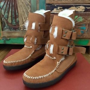 NIB Quoddy Shearling double strap boots